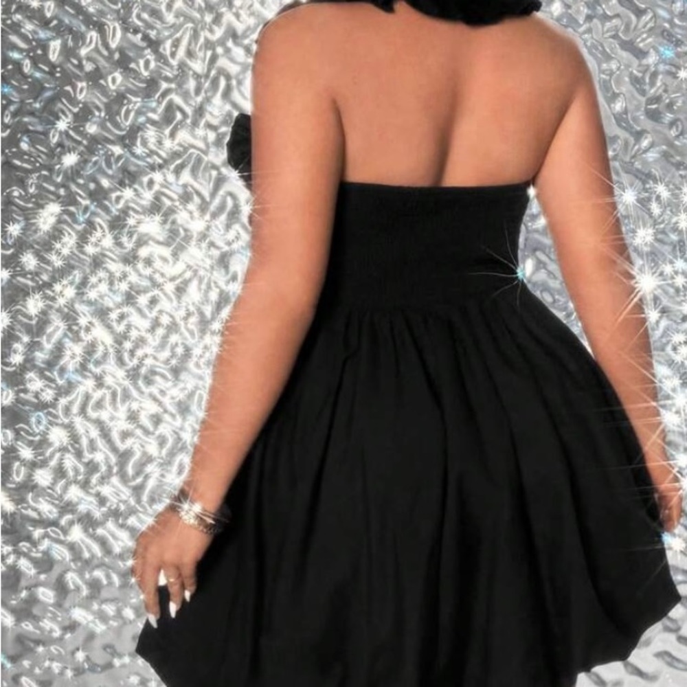 Elegant Black Ruffled Dress - Picture 2 of 4